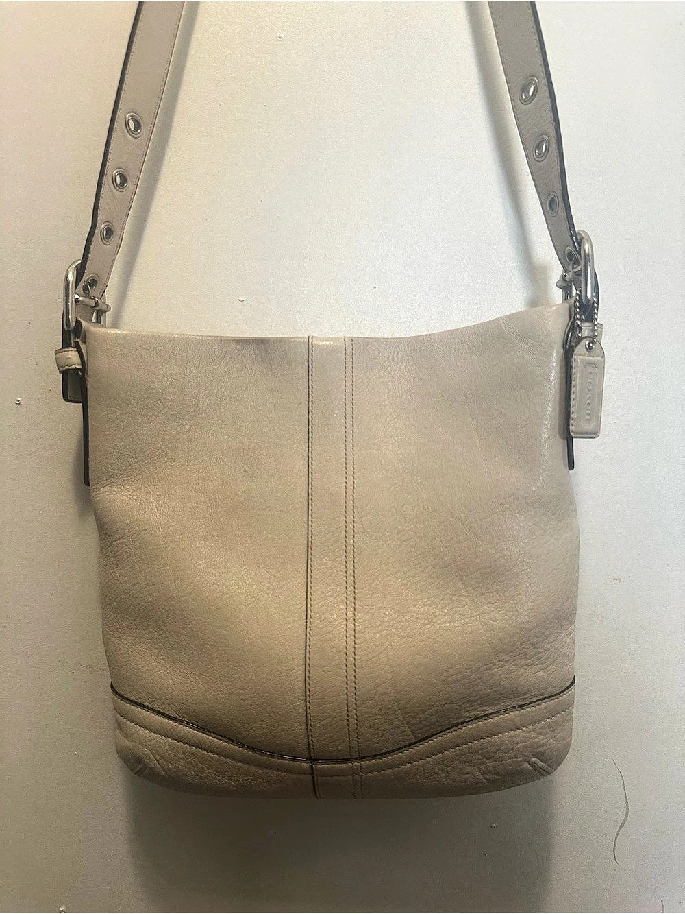 Coach F10941 Ivory Leather Shoulder Bag Adjustable Grommet Strap Y2K